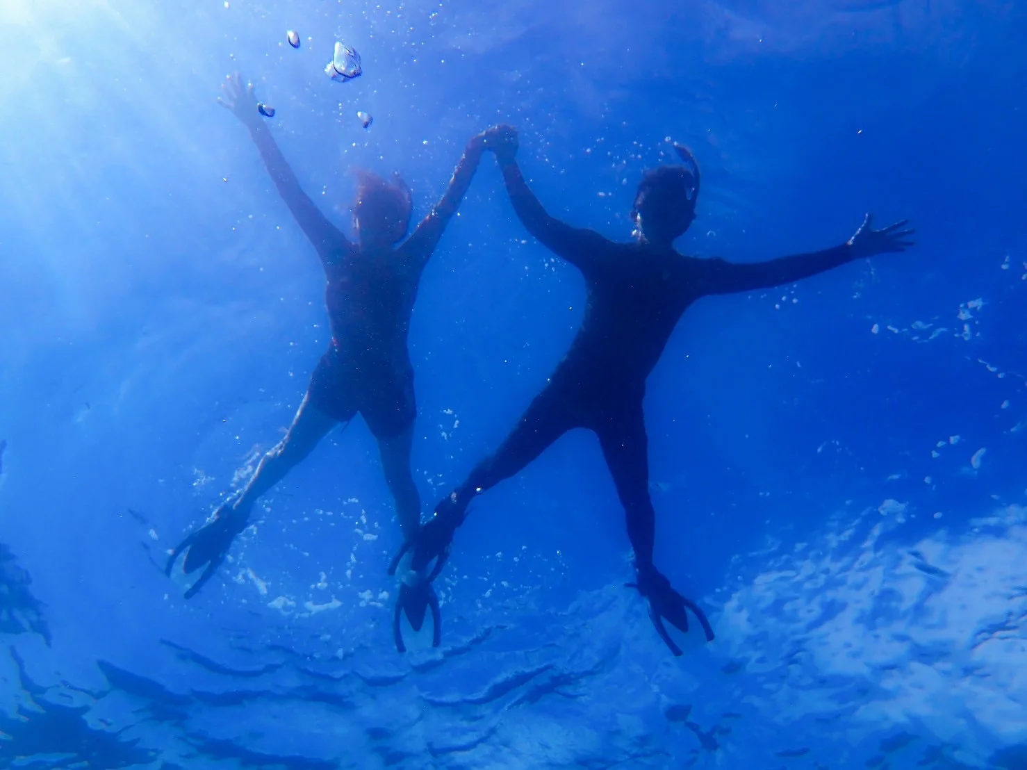 奄美大島での思い出を防水カメラで撮影し記念写真に残すマリンアクティビティ体験